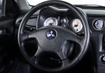 Подержанный автомобиль Mitsubishi Outlander 2007 года (13 фото)