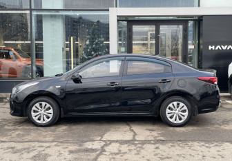 Подержанный автомобиль Kia Rio Sedan 2018 года (8 фото)