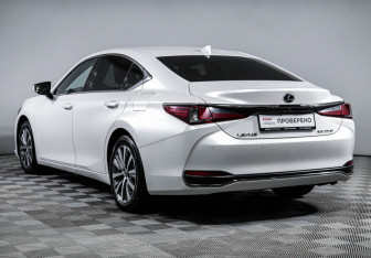 Подержанный автомобиль Lexus ES 2019 года (7 фото)