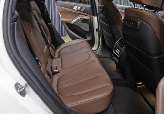 Подержанный автомобиль BMW X6 2020 года (12 фото)