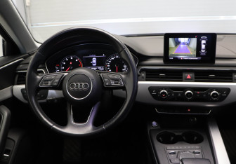 Подержанный автомобиль Audi A4 Sedan 2018 года (8 фото)