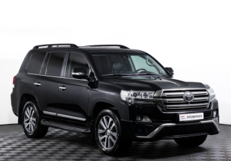 Подержанный автомобиль Toyota Land Cruiser Suv 2018 года (3 фото)
