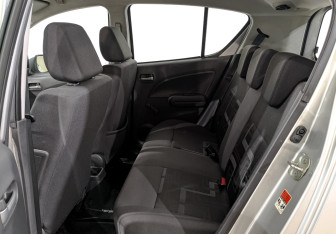 Подержанный автомобиль Suzuki Splash 2010 года (18 фото)