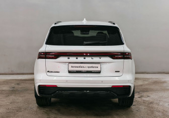 Подержанный автомобиль Geely Monjaro 2023 года (6 фото)