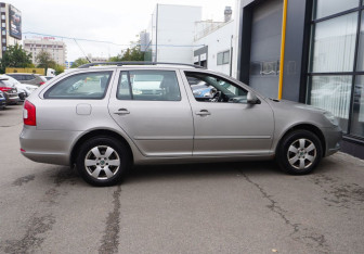 Подержанный автомобиль Skoda Octavia Wagon 2009 года (4 фото)