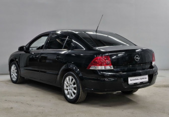 Подержанный автомобиль Opel Astra Sedan 2008 года (7 фото)