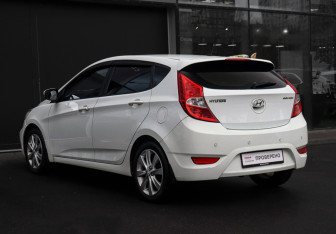 Подержанный автомобиль Hyundai Solaris Hatchback 2013 года (7 фото)