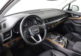 Подержанный автомобиль Audi Q7 2017 года (9 фото)