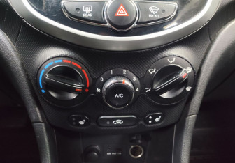 Подержанный автомобиль Hyundai Solaris Sedan 2012 года (18 фото)