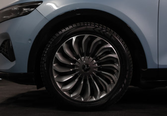 Подержанный автомобиль Voyah Free 2022 года (28 фото)