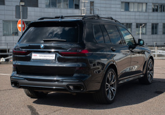Подержанный автомобиль BMW X7 2020 года (5 фото)