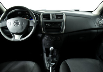 Подержанный автомобиль Renault Logan Sedan 2017 года (7 фото)