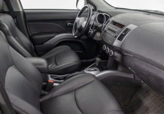 Подержанный автомобиль Citroen C-Crosser 2008 года (9 фото)