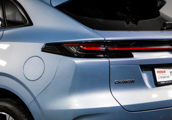 Подержанный автомобиль Changan UNI-K 2023 года (16 фото)