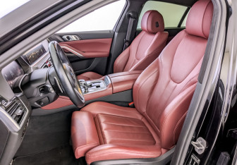 Подержанный автомобиль BMW X6 2021 года (21 фото)