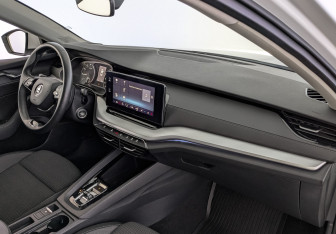 Подержанный автомобиль Skoda Octavia Liftback 2021 года (13 фото)