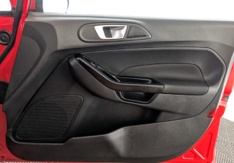 Подержанный автомобиль Ford Fiesta Hatchback 2016 года (25 фото)