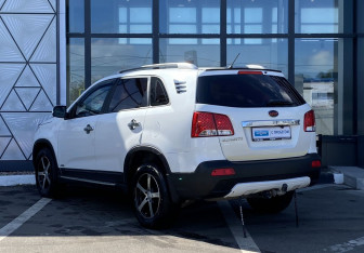 Подержанный автомобиль Kia Sorento 2012 года (7 фото)