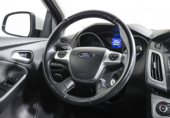 Подержанный автомобиль Ford Focus Hatchback 2014 года (12 фото)