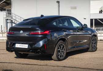 Подержанный автомобиль BMW X4 2022 года (5 фото)