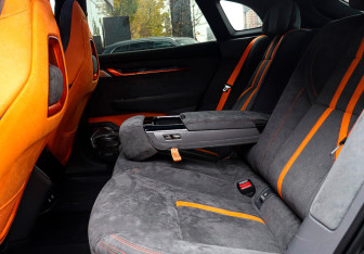 Подержанный автомобиль Zeekr 001 2023 года (11 фото)