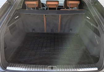 Подержанный автомобиль Audi Q8 2021 года (10 фото)