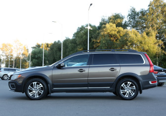 Подержанный автомобиль Volvo XC70 2011 года (8 фото)