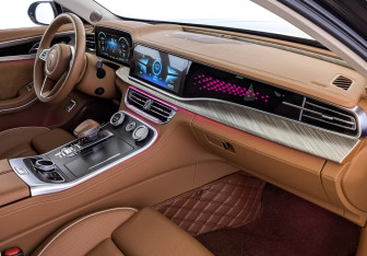 Подержанный автомобиль Hongqi H9 2023 года (13 фото)