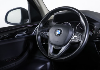 Подержанный автомобиль BMW X3 2019 года (12 фото)