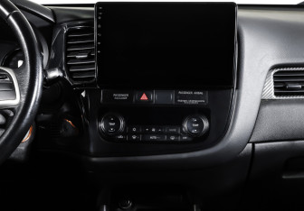 Подержанный автомобиль Mitsubishi Outlander 2014 года (14 фото)