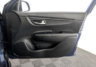 Подержанный автомобиль Kia Rio Hatchback 2021 года (24 фото)