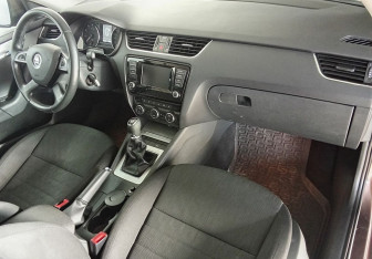 Подержанный автомобиль Skoda Octavia Liftback 2014 года (11 фото)