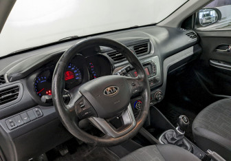 Подержанный автомобиль Kia Rio Sedan 2012 года (13 фото)