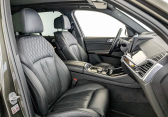 Подержанный автомобиль BMW X5 2024 года (25 фото)