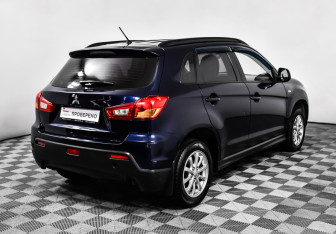 Подержанный автомобиль Mitsubishi ASX 2011 года (5 фото)