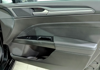 Подержанный автомобиль Ford Mondeo Sedan 2017 года (24 фото)