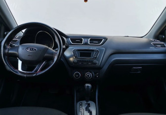 Подержанный автомобиль Kia Rio Sedan 2012 года (9 фото)