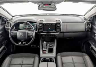 Подержанный автомобиль Citroen C5 Aircross 2019 года (14 фото)
