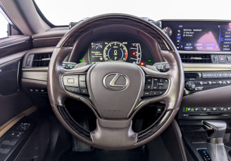 Подержанный автомобиль Lexus ES 2019 года (22 фото)