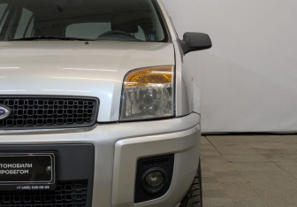 Подержанный автомобиль Ford Fusion 2010 года (17 фото)