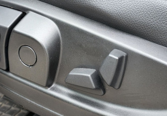 Подержанный автомобиль BMW X5 2011 года (17 фото)