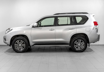 Подержанный автомобиль Toyota Land Cruiser Prado 2013 года (8 фото)