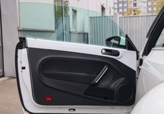 Подержанный автомобиль Volkswagen Beetle Hatchback 2014 года (11 фото)