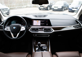 Подержанный автомобиль BMW X7 2020 года (11 фото)