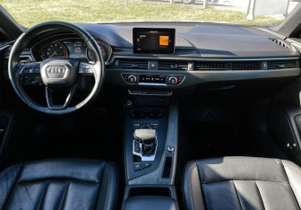 Подержанный автомобиль Audi A4 Sedan 2019 года (12 фото)