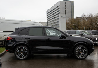 Подержанный автомобиль Porsche Cayenne 2013 года (3 фото)