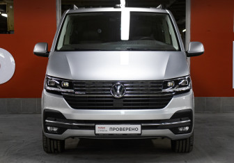 Подержанный автомобиль Volkswagen Caravelle 2021 года (2 фото)