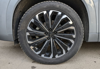 Подержанный автомобиль Jaecoo J8 2024 года (12 фото)