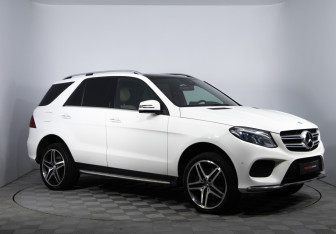 Подержанный автомобиль Mercedes-Benz GLE 2015 года (3 фото)