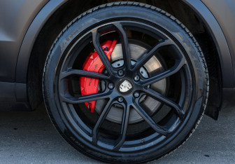 Подержанный автомобиль Porsche Cayenne 2020 года (26 фото)